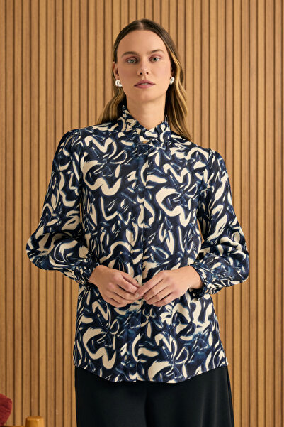 Aker Desenli Yaka ve Manşeti Fırfır Detaylı Viscon Bluz