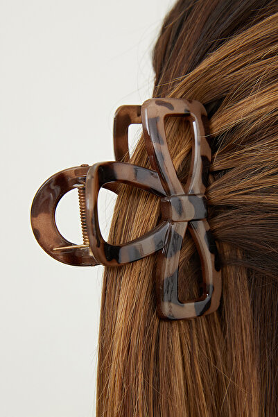 Fulla Moda Leopard Patterned Bow Tie Buckle