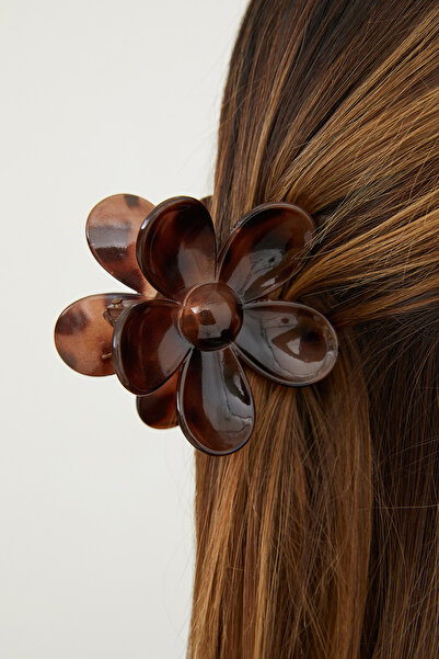 Fulla Moda Leopard Patterned Flower Clasp Buckle