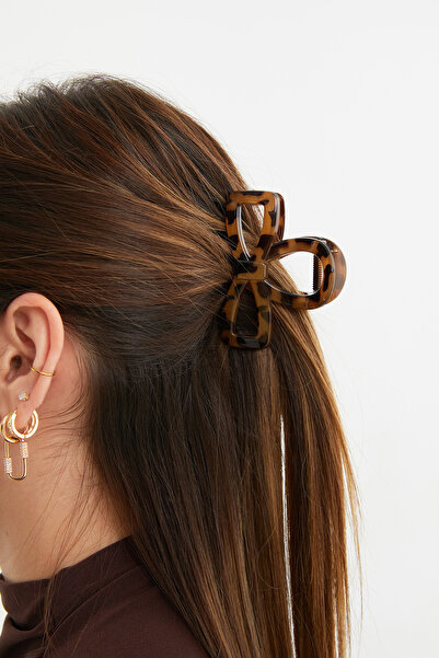 Fulla Moda Leopard Patterned Bow Tie Buckle