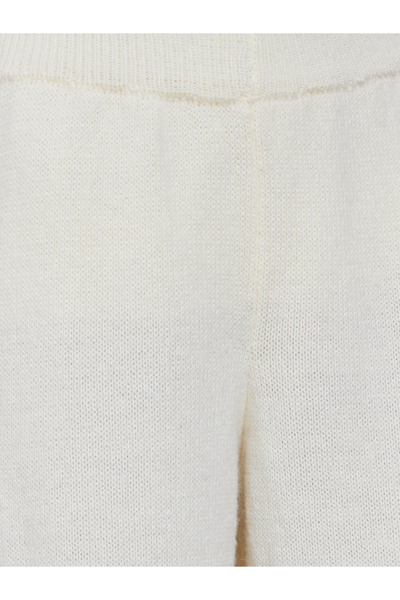 Styli Women Off White Plain Flat Knit Wide Leg Pants