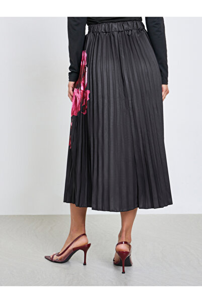 Styli Black Floral Print Pleated Midi Skirt