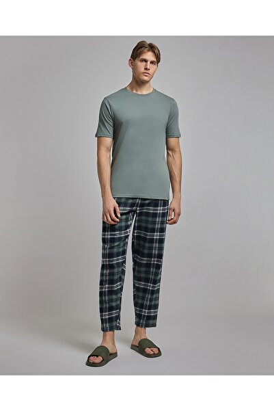 R&B طقم بيجامة رجالي منقوش باللون الأخضر