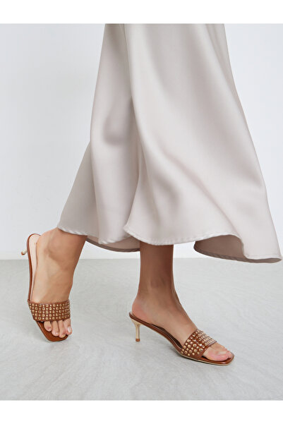 Styli صندل نسائي بكعب صغير مزخرف باللون البني