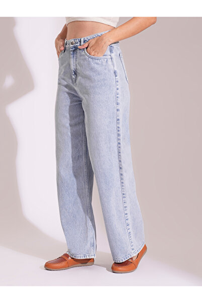 Globus By Styli Light Wash Mid-Rise Straight Leg Jeans