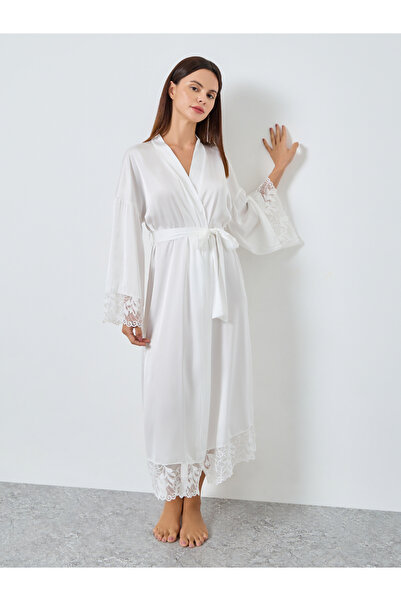 Styli رداء ساتان مزين بالدانتيل