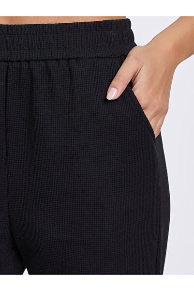 Styli Solid Elastic Waist Cuffed Cropped Joggers