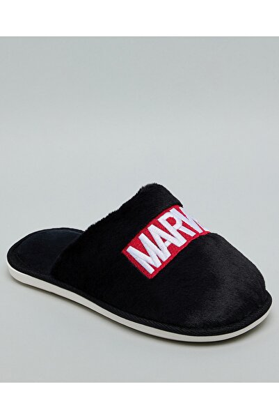 R&B نعال غرفة نوم مارفل للأولاد باللون الأسود