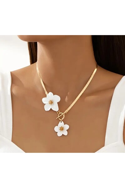 Enanice Flower Necklace