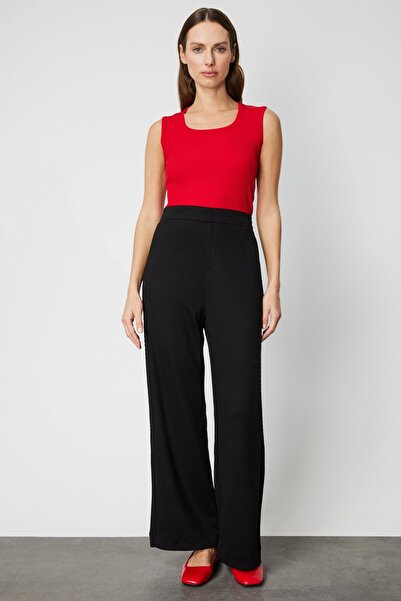 ON بنطلون رياضي واسع الساقين مع جوانب محبوكة