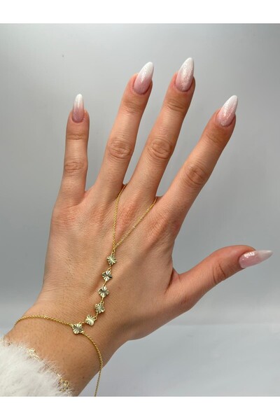 MyladyAccessoriess شاحميران فولاذي بتفاصيل البرسيم المتسلسلة