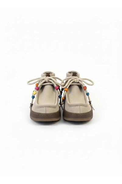 QUEEN Flat Sole Fur Lined Lace up Women's Beige Boots Clarke