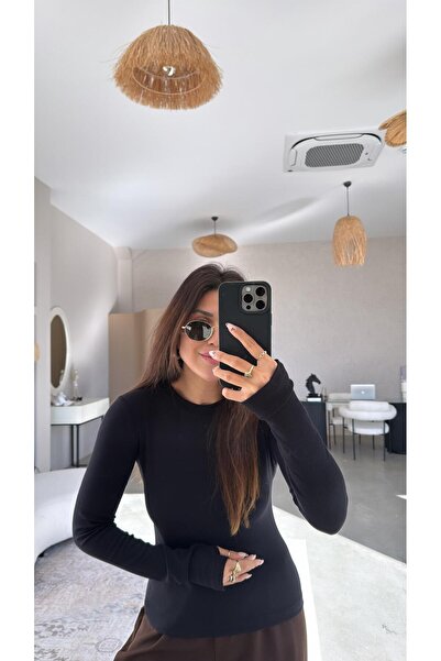 Buket Teke Bluză neagră cu guler rotund degete