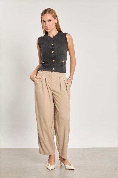 BARRELS AND OIL بنطال نسائي مطوي بالجزر - لون الحجر