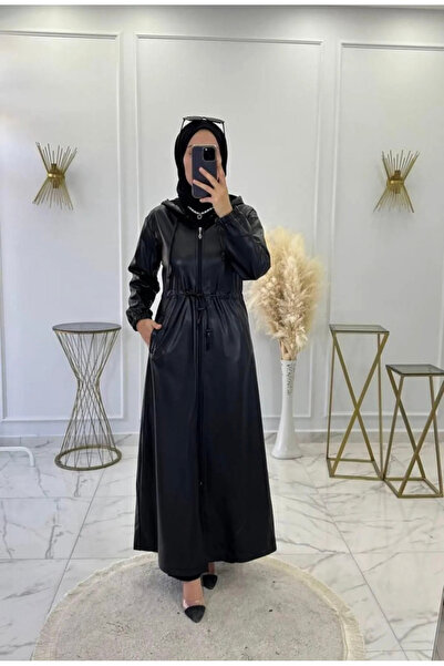 Hugglii Leather Hooded Fur-Lined Hijab Coat – a Strong Element of Winter Fashion