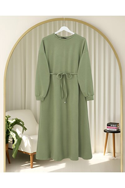 Modamorfo Μακρύ χτενισμένο βαμβακερό φόρεμα με στρογγυλή λαιμόκοψη και ζώνη -Çağla Y.