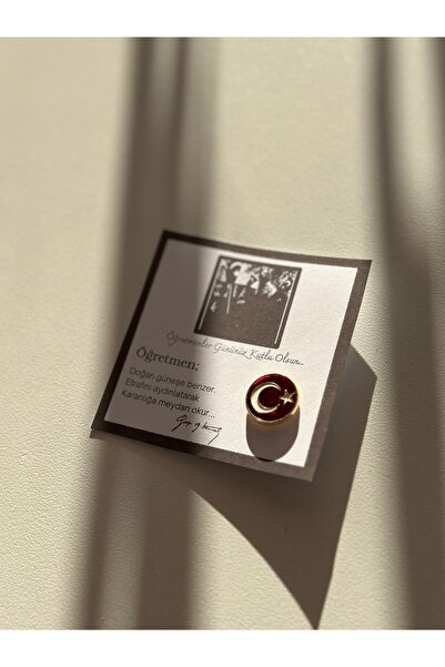 Tüko Store Türk Bayrağı ve Atatürk Rozeti Broş Öğretmenler Günü Hediyesi Kartlı Kutulu