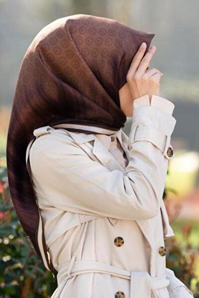 Vissona Μεταξωτό μαντήλι Tivil 10659 - 0006 Μοτίβο μονόγραμμα σε καφέ γαλακτώδες χρώμα