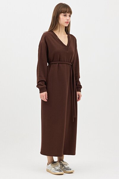 QANU Μακρύ φούτερ με λαιμόκοψη σε σχήμα V καφέ