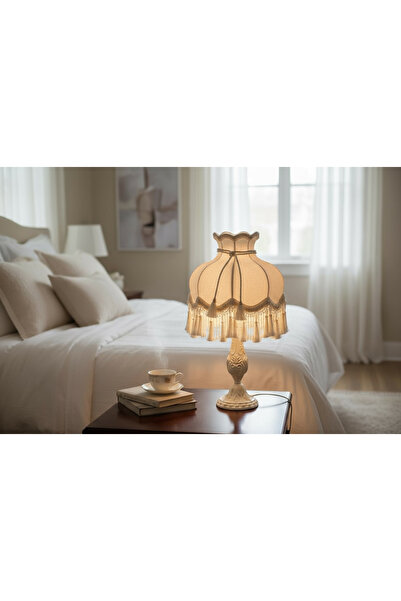 Amisos Dekor Klasik Püsküllü Silinebilir Kumaş Abajur – E14 Duy, 50 cm Yükseklik, 26 cm Çap Dekoratif