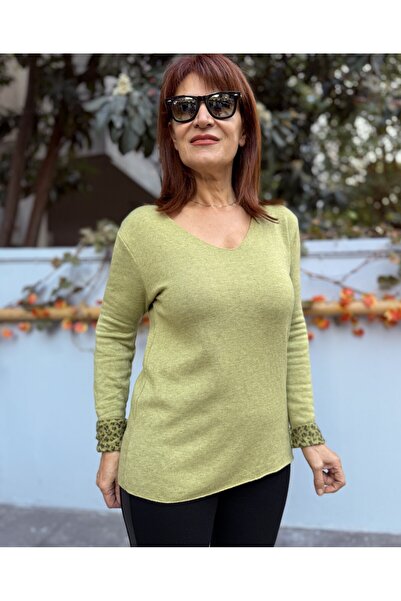 DenizEge Small Mold Inner Leopard Pattern V-Neck Pistachio Green