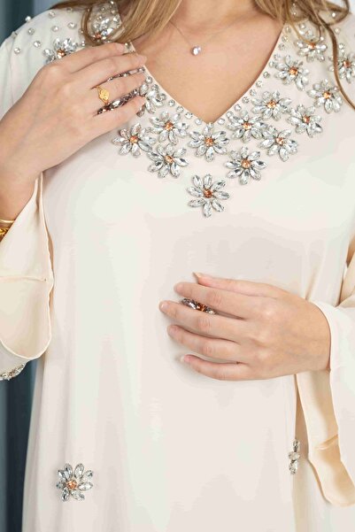 Nice Model Elegant Ivory Satin Maxi Dress with Crystal Embellished Floral V-Neck Long Sleeve Kaftan Abaya