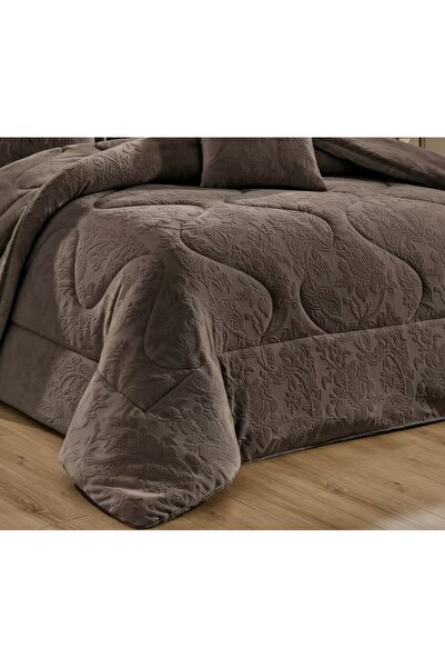 Red Rose Luxurious double duvet set with embossed velvet design – warmth and elegance for a sophisticated sleeping experience