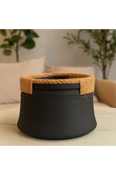 Oss elhetraf تحفة فنية فاخرة بتصميم وعاء فخاري أسود مزين بحبل من الجوت