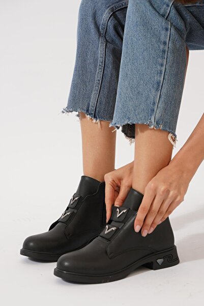 CanBambi حذاء نسائي ذو حزام مطاطي مزدوج على شكل حرف V باللون الأسود