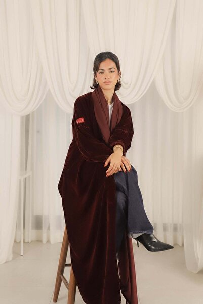 AYA عباية بورغندي مخمل مطرز