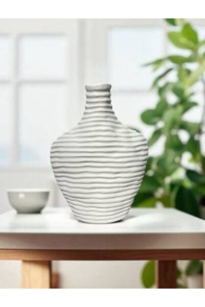 bity thok A ceramic vase with an elegant wavy design in a matte white color.