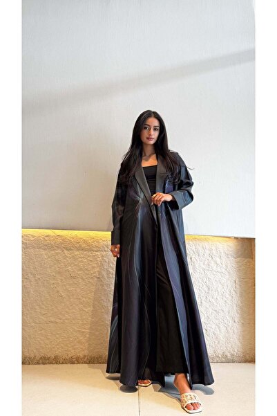 AYA عباية سوداء اللون
