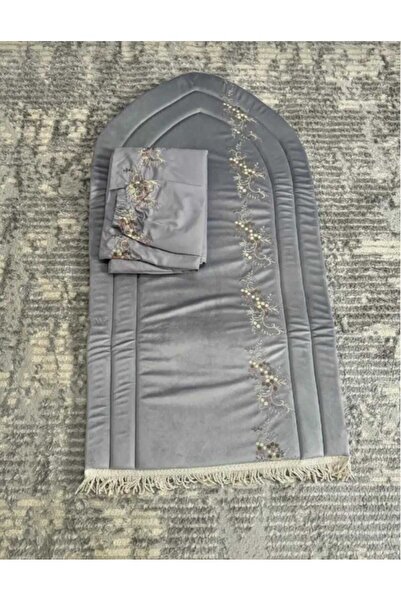 Gerenic Prayer rug set with embroidered rug