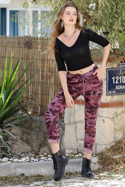 della moor Women's Burgundy Italian Camouflage Pattern Skinny Leg Trousers