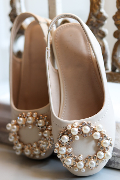 kiddos.ro Cream shoes/ballerinas with pearls for girls, Victoria