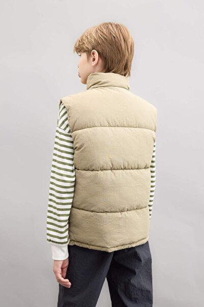 DeFacto Boy's Waterproof Half Turtleneck Puffer Vest (24 Au)