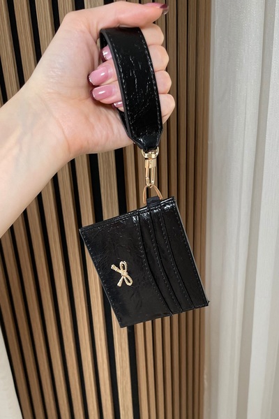 themoiss حافظة بطاقات نسائية سوداء من فيباج