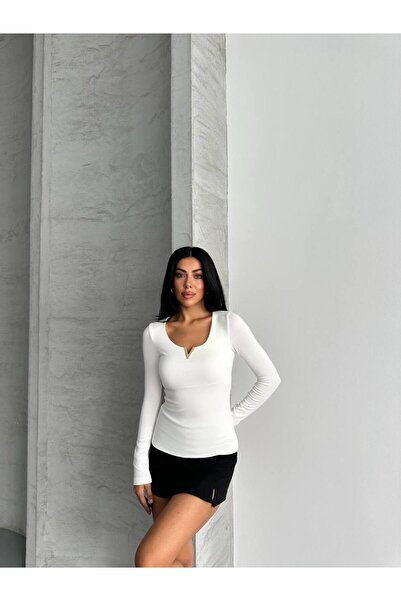 bahar uğurlu Body with Double Layers on the Front and Metal V on the Front, Made of Bubbley Fabric