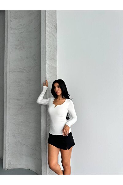 bahar uğurlu Body with Double Layers on the Front and Metal V on the Front, Made of Bubbley Fabric