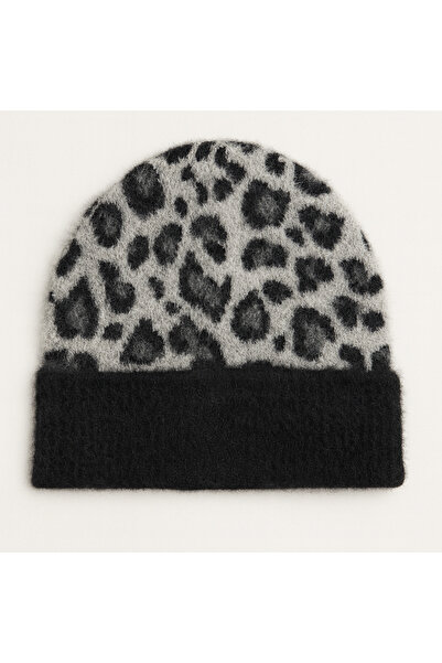 Butik Kadın Yumuşacık Leopar desenli Akrilik Kumaş Saçaklı Tüylü Bere – Sıcak Tutucu Kışlık Şapka