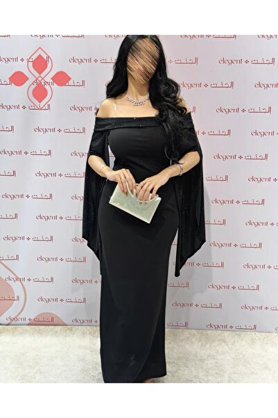 Elegent A soft black off-the-shoulder evening dress