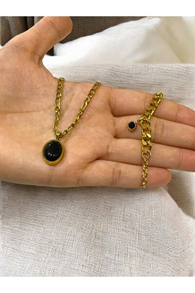 NEW STYLE A luxurious stainless steel accessory set consisting of a necklace and bracelet with black onyx pendants, presented in an elegant box.