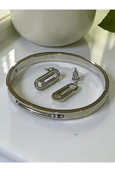 NEW STYLE A sophisticated and luxurious accessory set consisting of a 6cm bracelet with movable stones and zircon-studded earrings, presented in a suitable gift box.