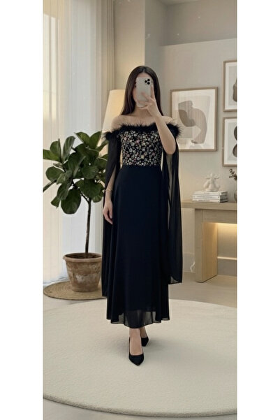 MASHN The black evening dress: a unique, regal design embroidered with feathers, combining luxury and mystery for a captivating look.