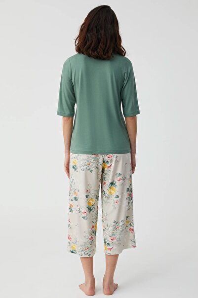 Catherine's Catherines Soft Textured Fabric Crew Neck Short Sleeve Women's Capri Pajama Set