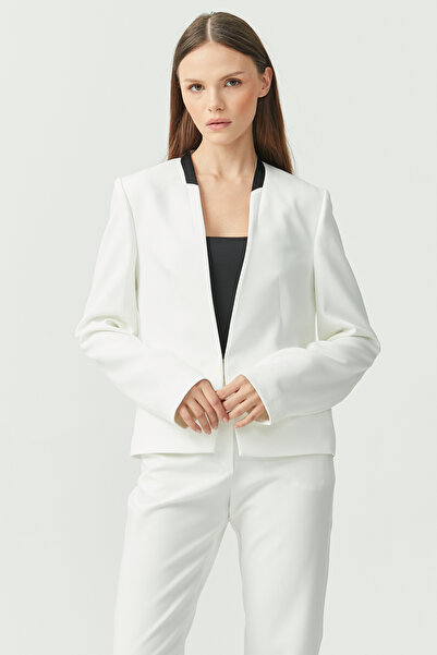 PAULMARK سترة نسائية بتفاصيل ياقة وأزرار