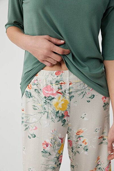 Catherine's Catherines Soft Textured Fabric Crew Neck Short Sleeve Women's Capri Pajama Set