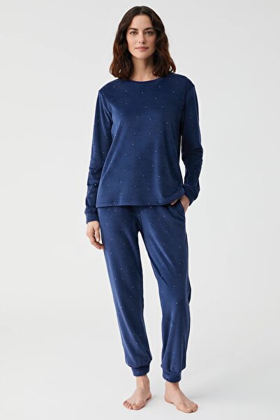 Catherine's Catherines Soft Velvet Circular Neck Long Sleeve Women's Pajama Set
