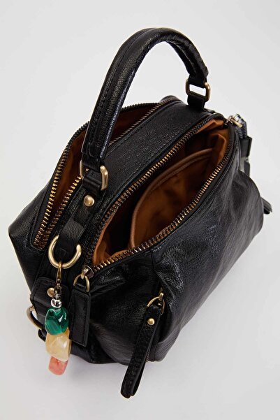 Levidor Black multi-accessory detailed shoulder bag