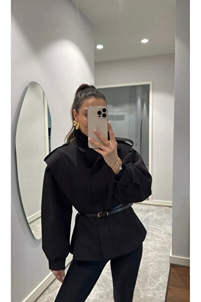 LUMİ سترة نسائية سوداء بحزام قصة فضفاضة – موديل شتوي بتصميم أنيق